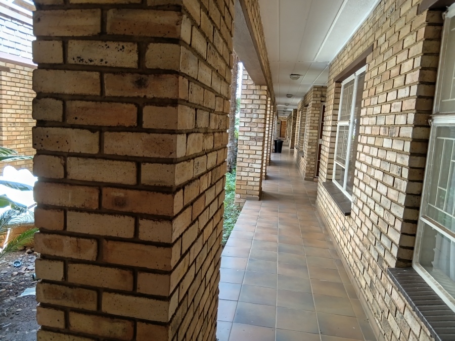 2 Bedroom Property for Sale in Kannoniers Park North West